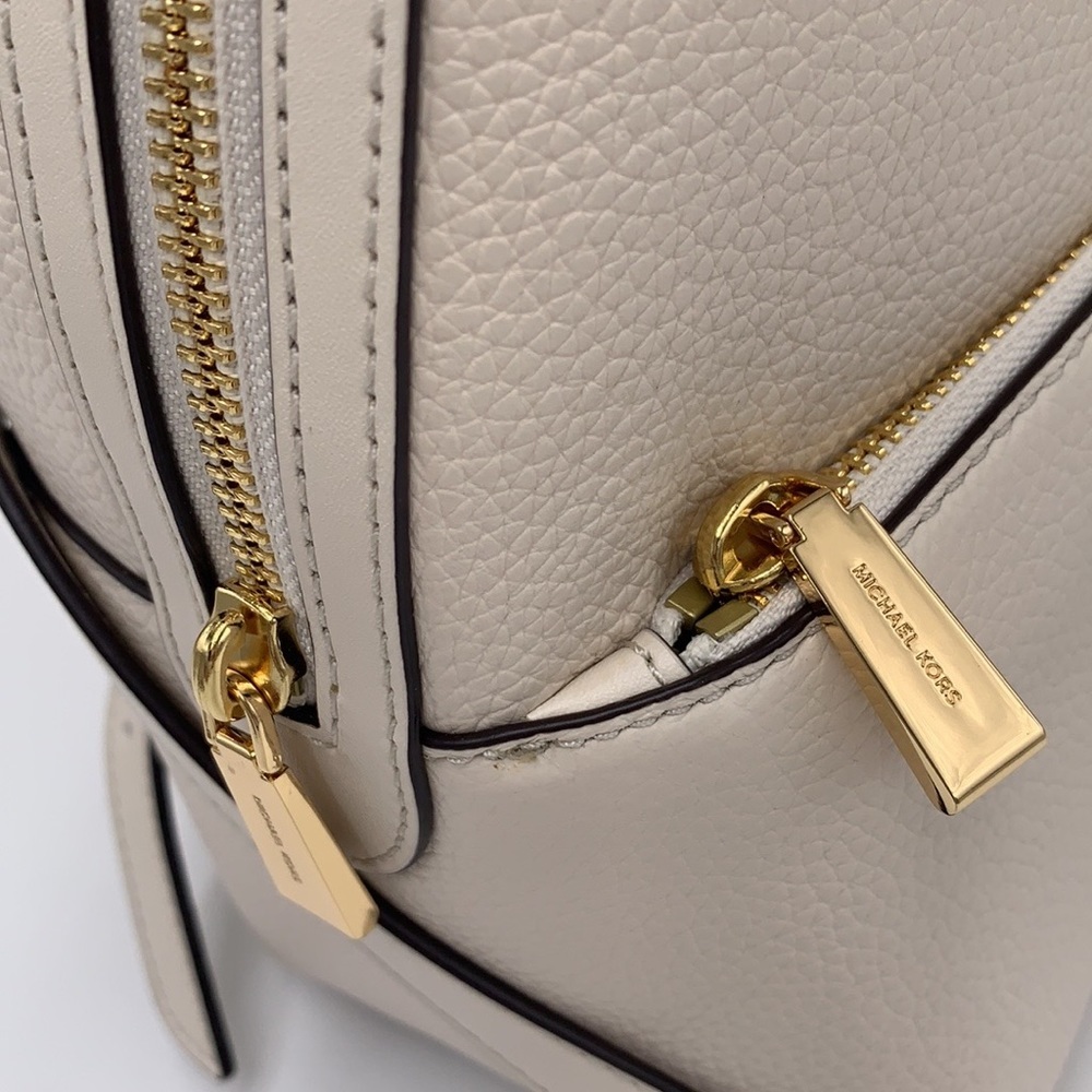 MICHAEL KORS VALERIE MEDIUM PEBBLED LEATHER BACKPACK LIGHT CREAM COLOR - Picture 14 of 15